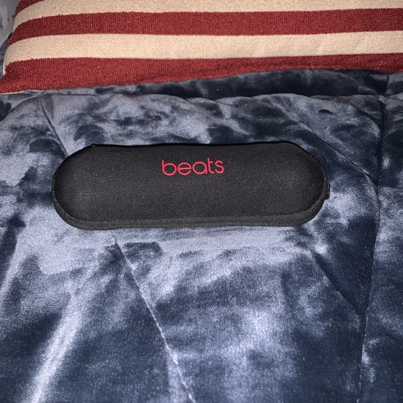 Beats Pill Bluetooth Speaker - Picture 4 of 4